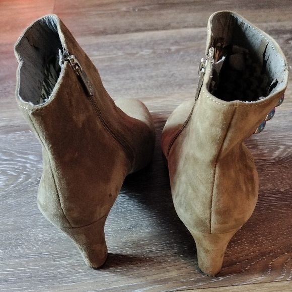 Anne Klein Tan Ankle Booties with Suede Finish - Picture 4 of 7